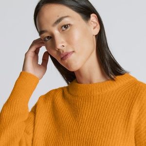 Everlane Fuzzy Alpaca Cropped Crew XS EUC in Marigold